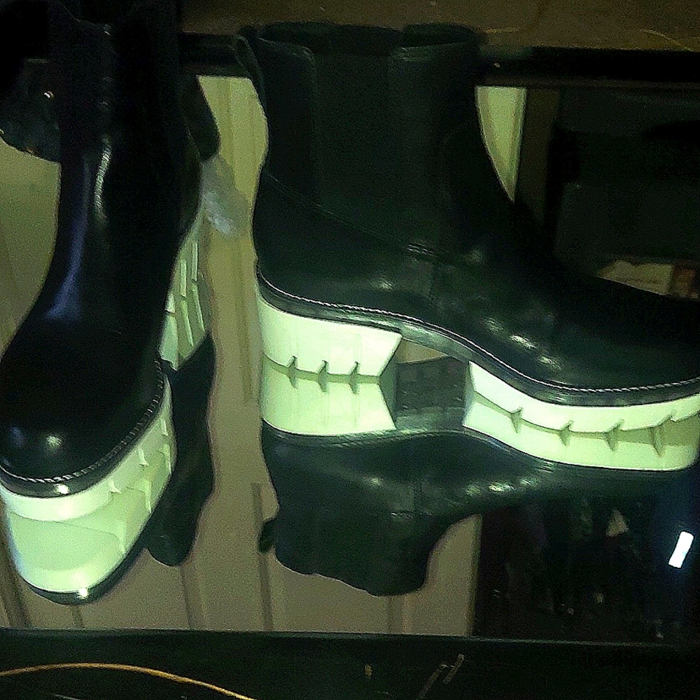 Bernardo Sutton Boots Black Size 9.5